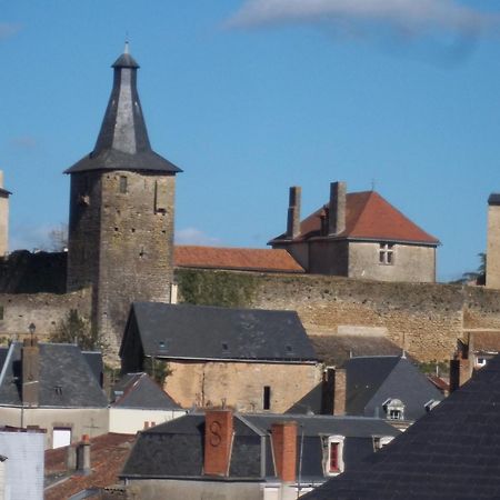 Le Vieux Chateau Airvault Exterior foto