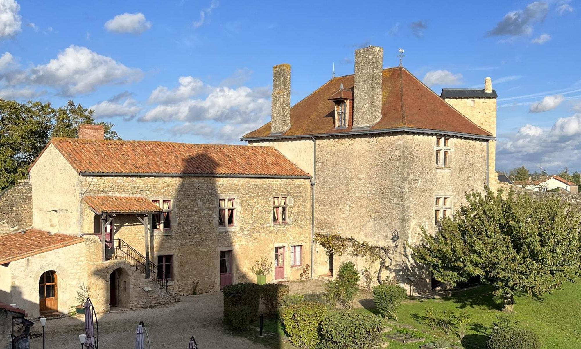 Le Vieux Chateau Airvault Exterior foto