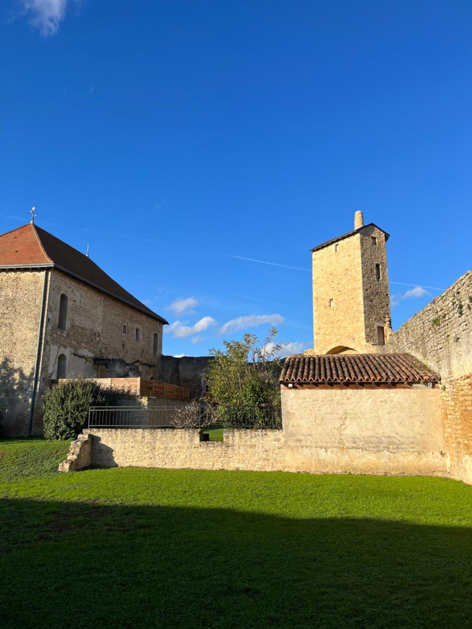 Le Vieux Chateau Airvault Exterior foto